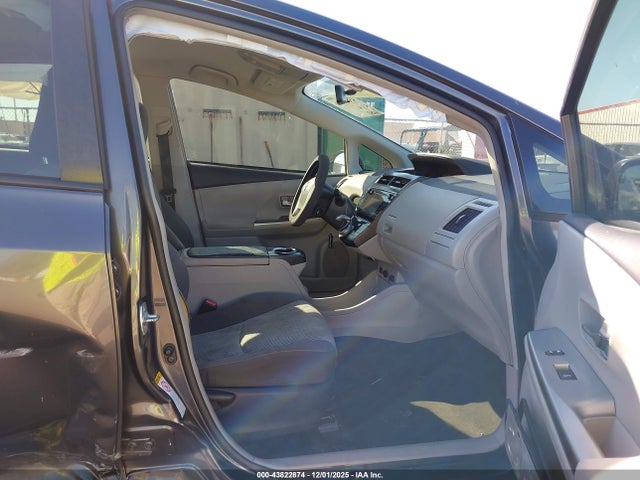 JTDZN3EU5GJ050029 Toyota Prius V Five/four/three/two