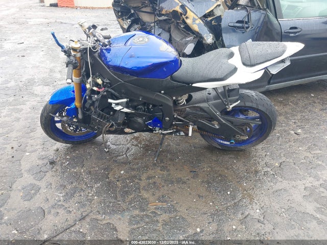 Yamaha YZFR6 2015 JYARJ16E3FA033845 Image 13