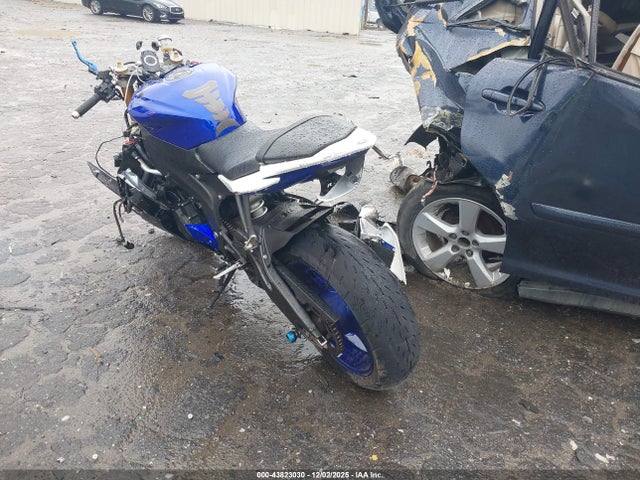 Yamaha YZFR6 2015 JYARJ16E3FA033845 Image 3