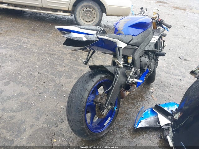Yamaha YZFR6 2015 JYARJ16E3FA033845 Image 4