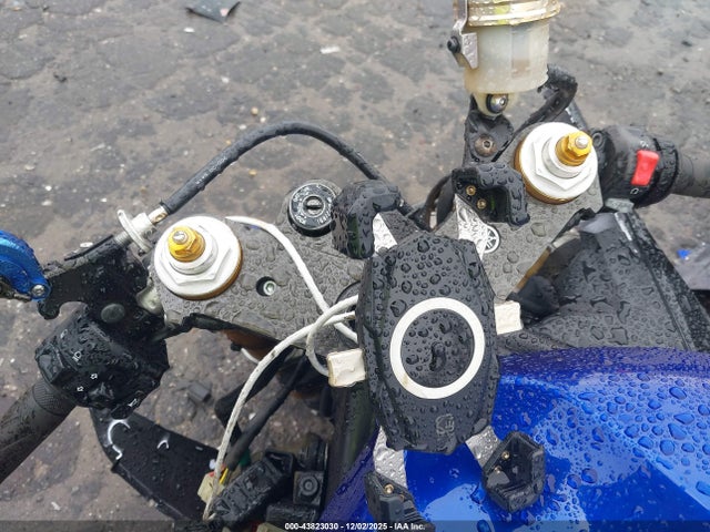 Yamaha YZFR6 2015 JYARJ16E3FA033845 Image 7