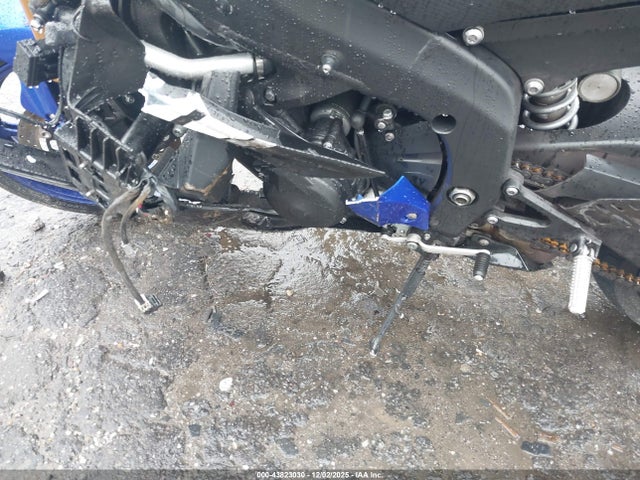 Yamaha YZFR6 2015 JYARJ16E3FA033845 Image 9