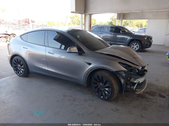 2024 TESLA MODEL Y 7SAYGDEF8RA326064 Photo 0