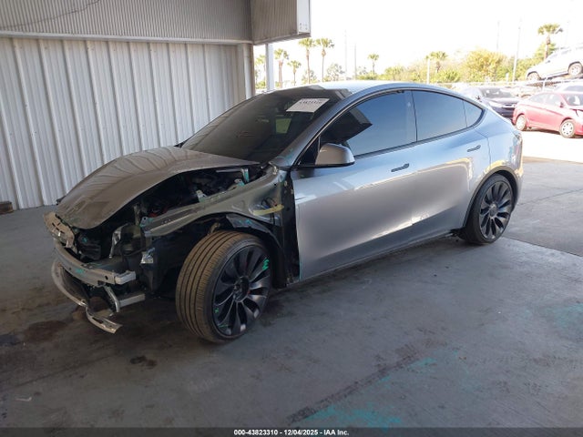 2024 TESLA MODEL Y 7SAYGDEF8RA326064 Photo 1