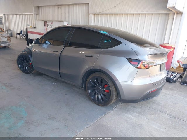 2024 TESLA MODEL Y 7SAYGDEF8RA326064 Photo 2