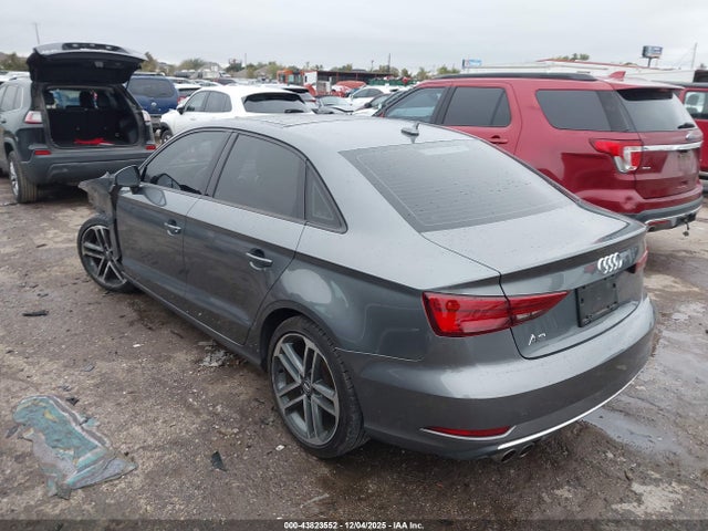 2017 AUDI A3 WAUAUGFF4H1042381 Photo 2