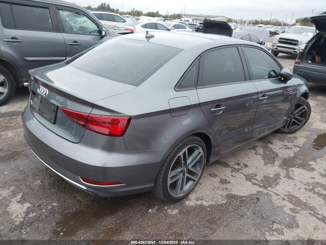 2017 AUDI A3 WAUAUGFF4H1042381 Photo 3