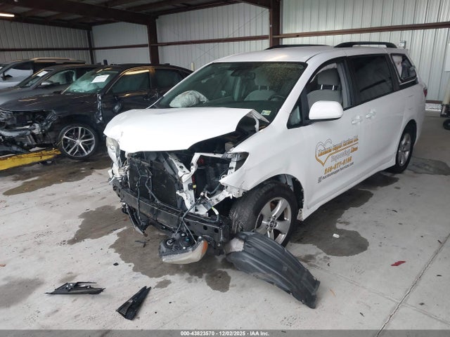 2018 TOYOTA SIENNA 5TDKZ3DC4JS910981 Photo 1