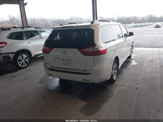 2018 TOYOTA SIENNA 5TDKZ3DC4JS910981 Photo 3