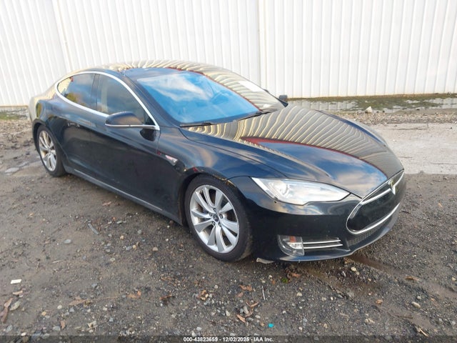 2013 TESLA MODEL S 5YJSA1DN1DFP05253 Photo 0