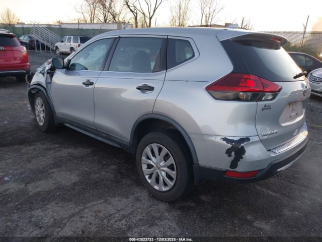 2018 NISSAN ROGUE KNMAT2MV7JP586492 Photo 2
