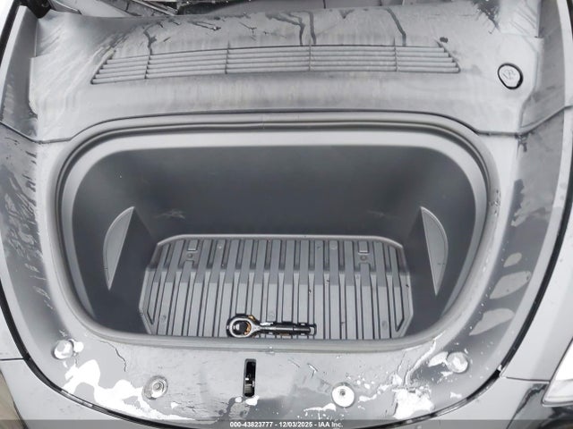 2025 TESLA MODEL Y 7SAYGDEE9SA347390 Photo 9