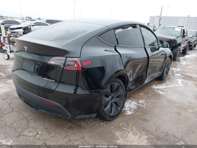 2025 TESLA MODEL Y 7SAYGDEE9SA347390 Photo 3