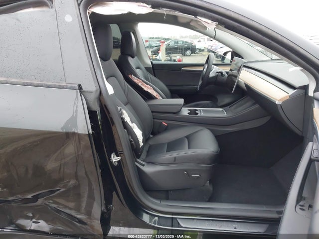 2025 TESLA MODEL Y 7SAYGDEE9SA347390 Photo 4
