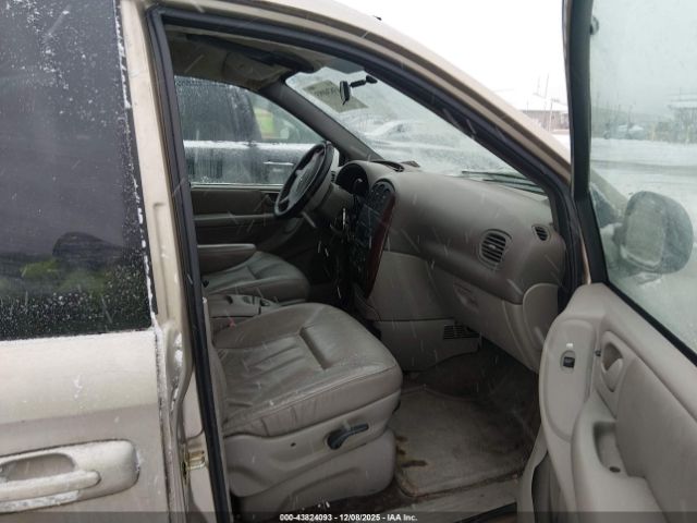 2003 CHRYSLER TOWN & COUNTRY 2C8GP74L83R125960 Photo 4