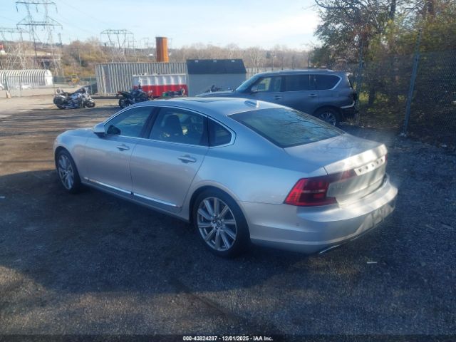 2018 VOLVO S90 LVY992ML5JP018556 Photo 2