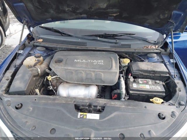 Chrysler 200 Limited 2015 1C3CCCAB4FN697145 Image 10