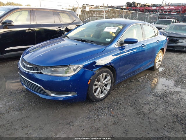 Chrysler 200 Limited 2015 1C3CCCAB4FN697145 Image 2