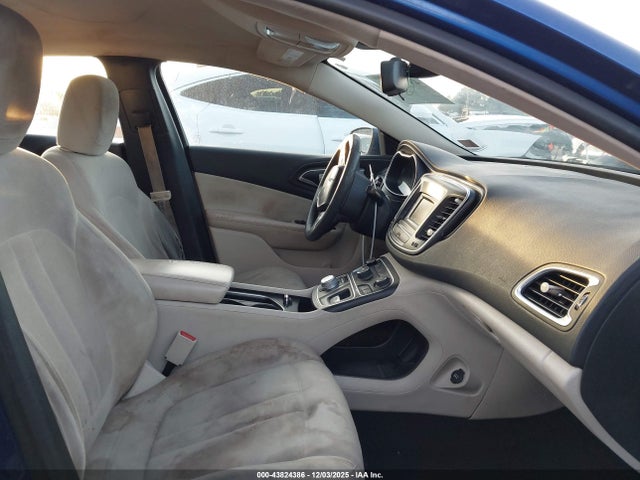 Chrysler 200 Limited 2015 1C3CCCAB4FN697145 Image 5