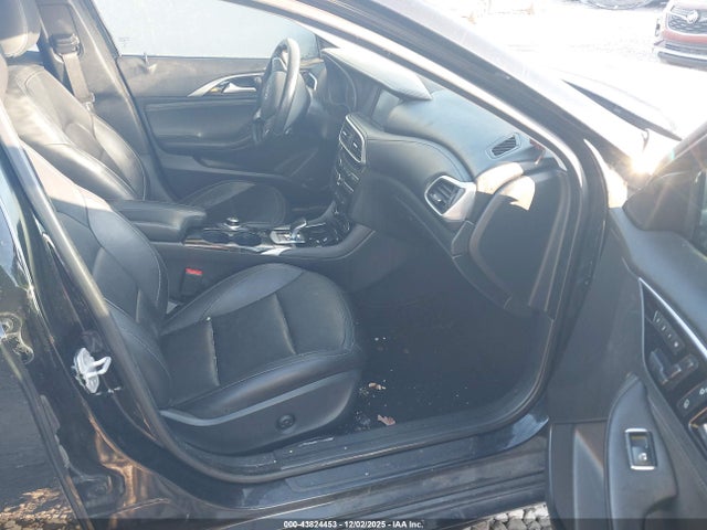 43824453 :رقم المزاد ، SJKCH5CP3JA054087 vin ، 2018 Infiniti Qx30 Luxury مزاد بيع