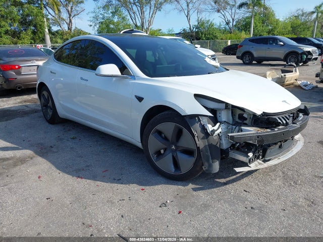 2019 TESLA MODEL 3 5YJ3E1EB0KF442215 Photo 0