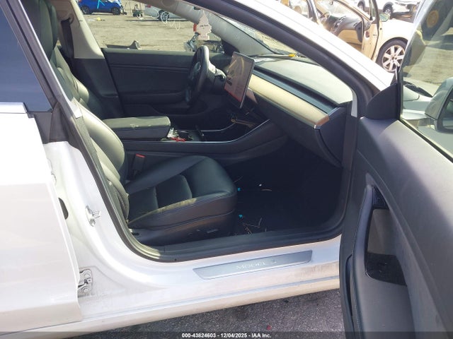 2019 TESLA MODEL 3 5YJ3E1EB0KF442215 Photo 4
