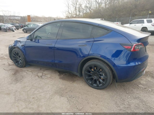 2021 TESLA MODEL Y 5YJYGDEE8MF184458 Photo 2