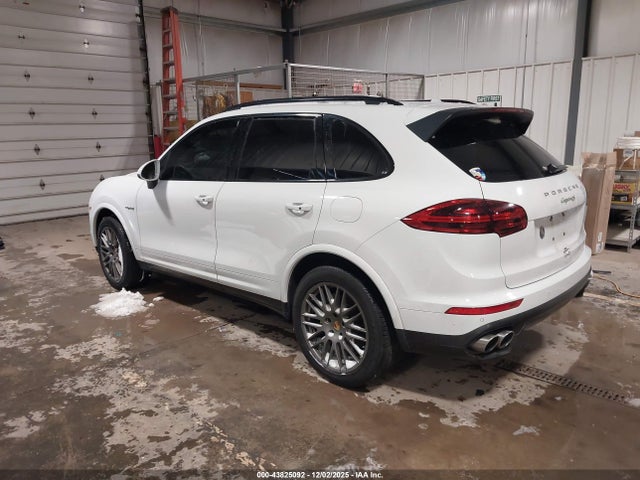 2017 PORSCHE CAYENNE E-HYBRID WP1AE2A2XHLA72303 Photo 2