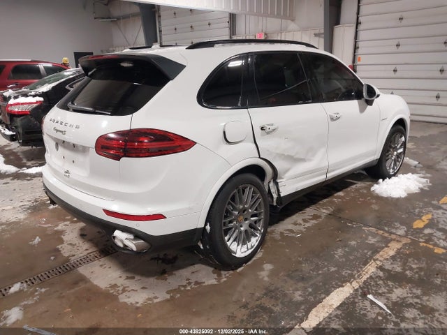 2017 PORSCHE CAYENNE E-HYBRID WP1AE2A2XHLA72303 Photo 3