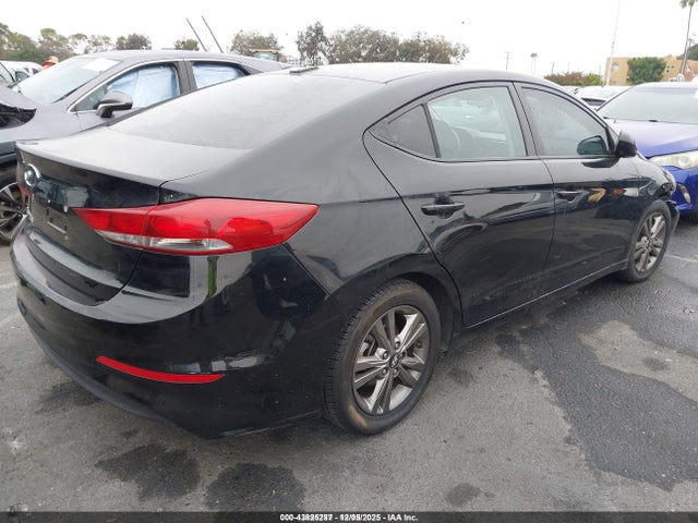 5NPD84LF3JH393613 Hyundai ELANTRA SEL