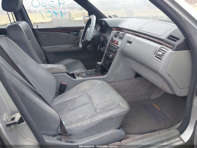 1998 Mercedes-benz E 320 მანქანა იყიდება აუქციონზე, vin: WDBJF65F7WA448949, აუქციონის ნომერი: 43825319
