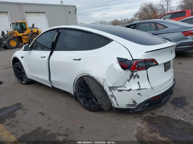2021 TESLA MODEL Y 5YJYGAEE4MF245254 Photo 2