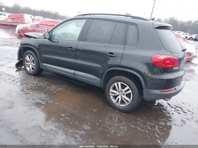 2017 VOLKSWAGEN TIGUAN WVGAV7AX7HW507699 Photo 2