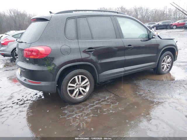 2017 VOLKSWAGEN TIGUAN WVGAV7AX7HW507699 Photo 3