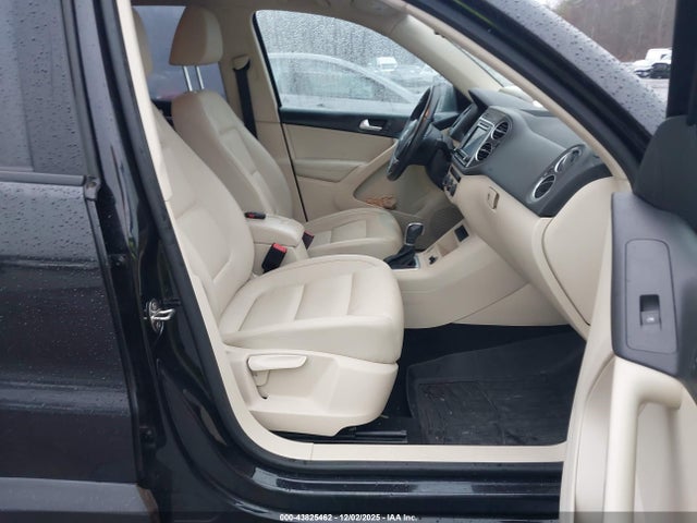 2017 VOLKSWAGEN TIGUAN WVGAV7AX7HW507699 Photo 4