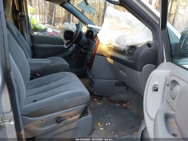 2004 CHRYSLER TOWN & COUNTRY 2C4GP44R04R618408 Photo 4