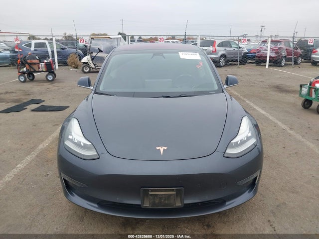 Tesla Model 3 Long Range/mid Range 2018 5YJ3E1EA3JF019960 Image 11