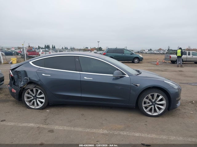 Tesla Model 3 Long Range/mid Range 2018 5YJ3E1EA3JF019960 Image 12