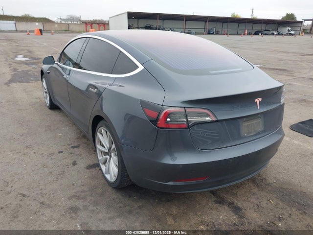 2018 TESLA MODEL 3 5YJ3E1EA3JF019960 Photo 2