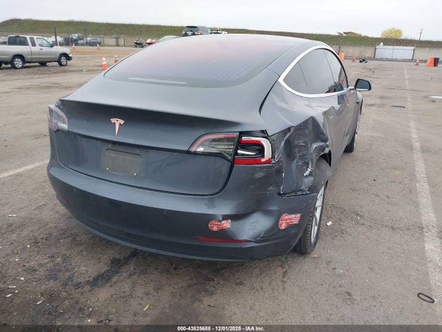 2018 TESLA MODEL 3 5YJ3E1EA3JF019960 Photo 3