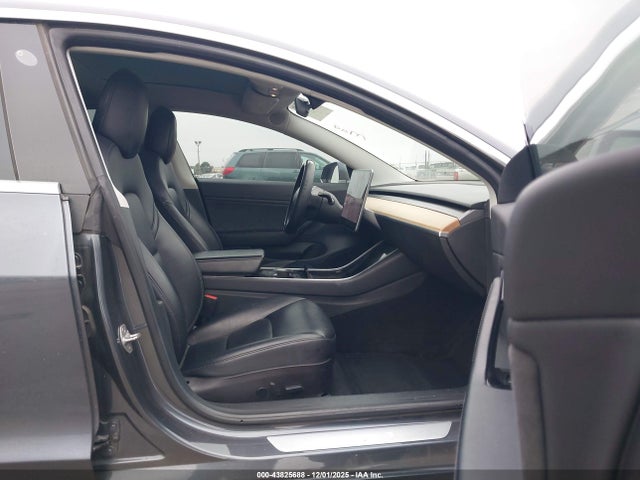 2018 TESLA MODEL 3 5YJ3E1EA3JF019960 Photo 4