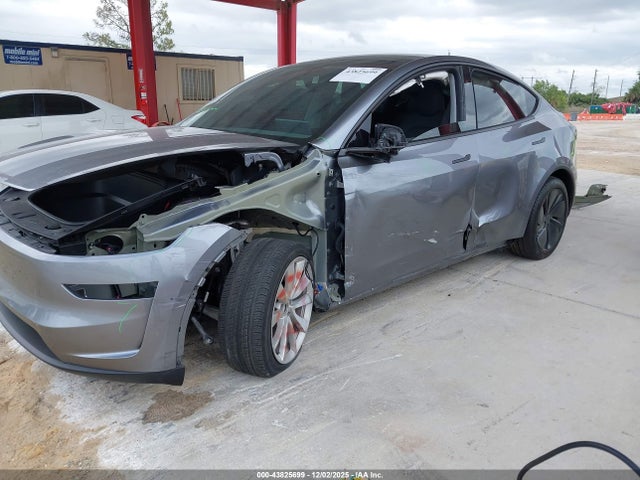 2026 TESLA MODEL Y 7SAYGDEE0TA399976 Photo 1