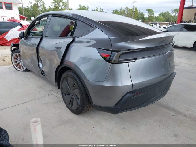 2026 TESLA MODEL Y 7SAYGDEE0TA399976 Photo 2