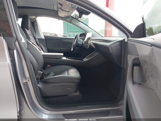 2026 TESLA MODEL Y 7SAYGDEE0TA399976 Photo 4