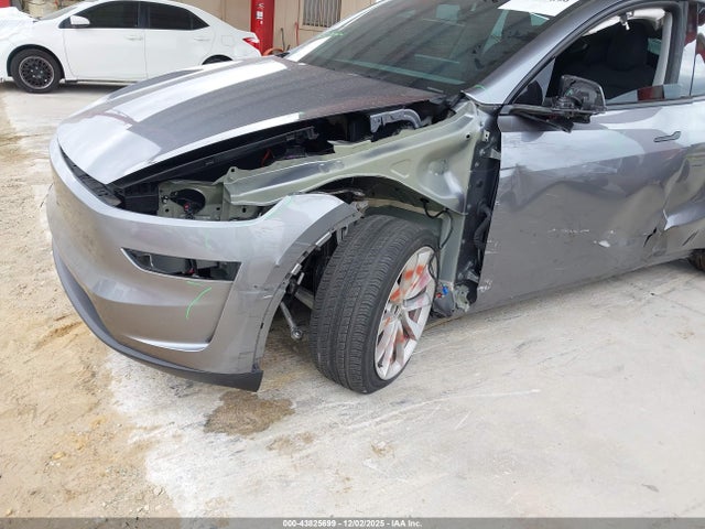 2026 TESLA MODEL Y 7SAYGDEE0TA399976 Photo 5