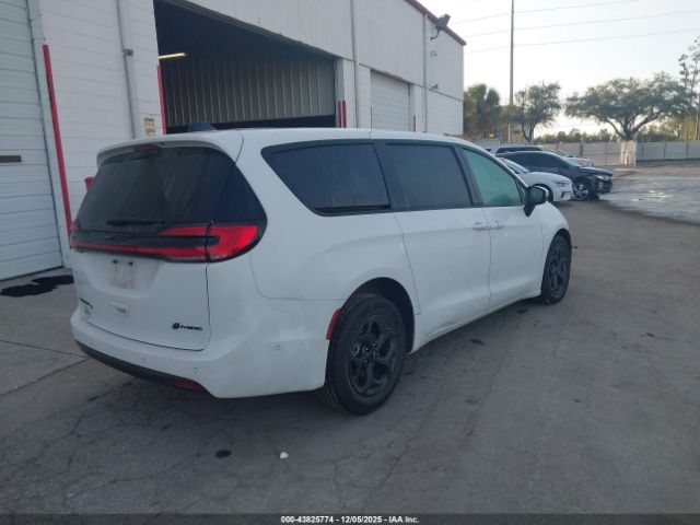 2023 CHRYSLER PACIFICA HYBRID 2C4RC1L7XPR502950 Photo 3