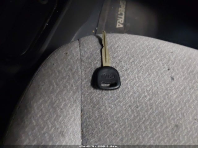 2003 KIA SPECTRA KNAFB121235300577 Photo 10
