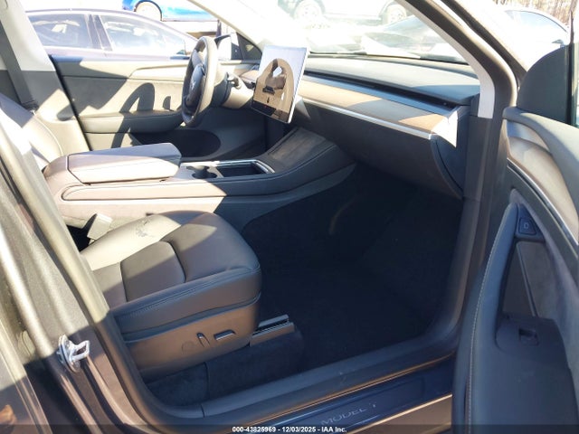 2023 TESLA MODEL Y 7SAYGDEF6PF702678 Photo 4