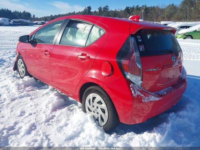 JTDKDTB35G1132858 Toyota Prius C Two
