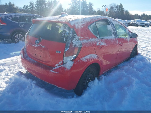 JTDKDTB35G1132858 Toyota Prius C Two